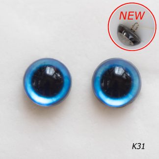 Голубые, стеклянные глазки с широким, круглым зрачком