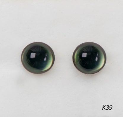 Стеклянные, кошачьи глазки темно-зеленого цвета