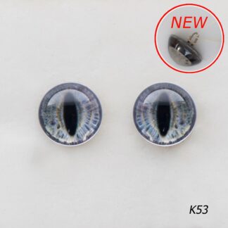 Голубые, стеклянные, глаза кошки.